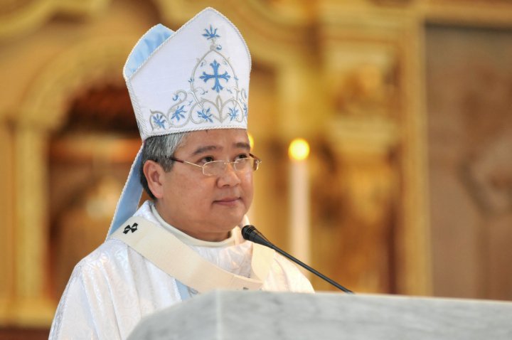 vescovo filippine